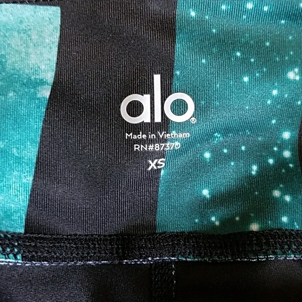 ALO Yoga measures approximately
